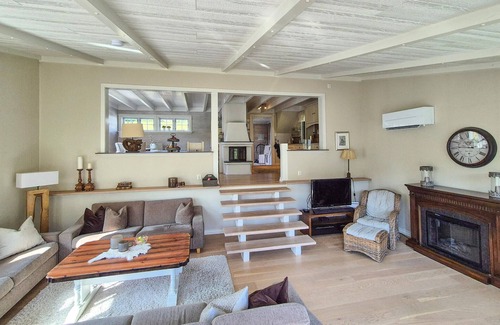 Vikebygd Casa | Stunning home in Vikebygd with house a mountain view