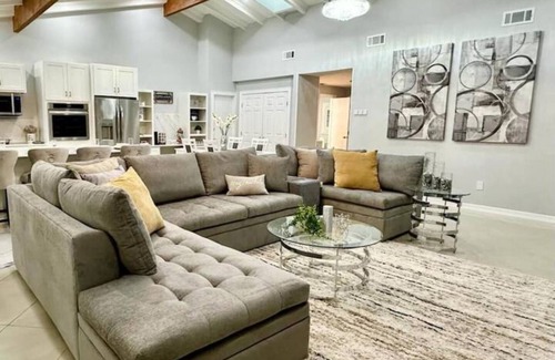 McAllen Casa | Stunning Home, Minutes to Mall, Airport &Hospitals