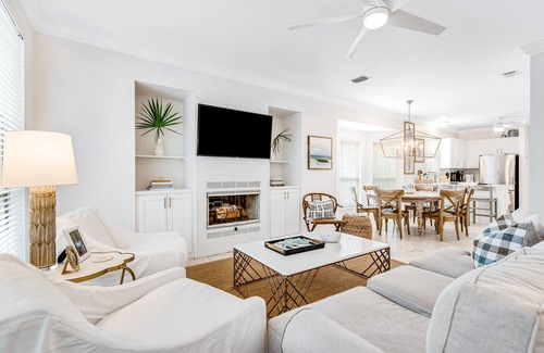 White's Gulfview Casa | Stunning Home near Deeded Beach w/ Golf Cart, Fast WiFi, Patio, AC & 2 Bikes