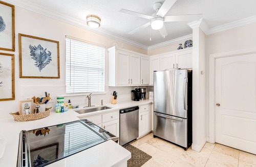 White's Gulfview Casa | Stunning Home near Deeded Beach w/ Golf Cart, Fast WiFi, Patio, AC & 2 Bikes