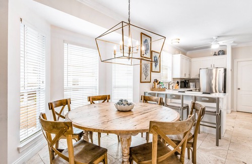 White's Gulfview Casa | Stunning Home near Deeded Beach w/ Golf Cart, Fast WiFi, Patio, AC & 2 Bikes