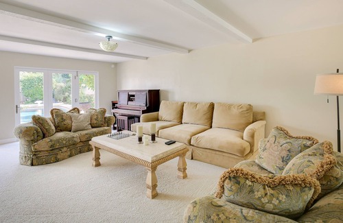 Buena Park Casa | Stunning Home on Golf Course ~ 8 Mi to Disneyland!