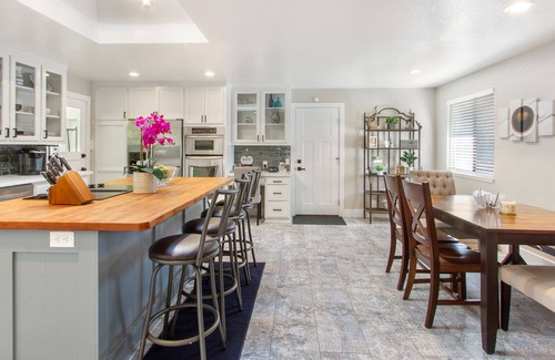 San Rafael Casa | Stunning Home: w/ Private Hot Tub, Pool & Backyard