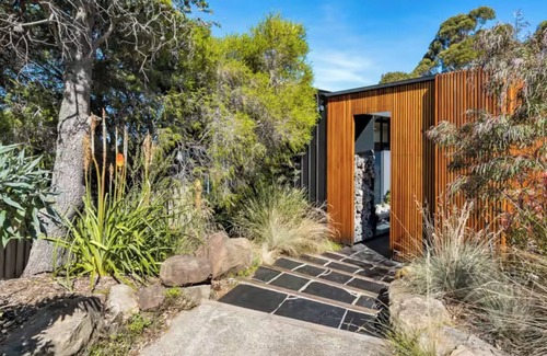 West Hobart Casa | Stunning home with Breathtaking Views. Perfect for big groups and families!