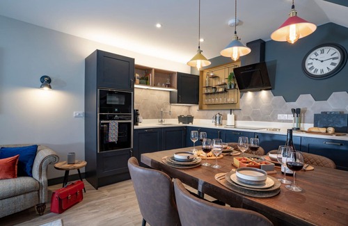 Ambleside Casa | Stunning Home with Sky TV & Parking by LetMeStay