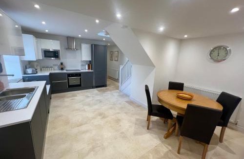Hexham Casa | Stunning Home with STARGAZING ROOM Near Kielder Water