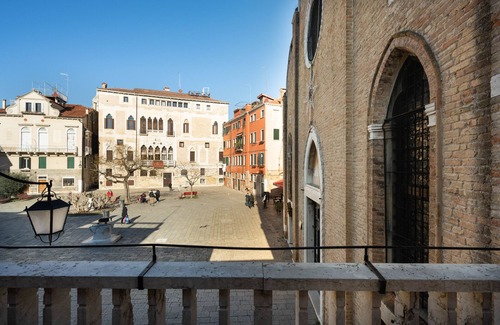 Castello Casa | Impresionante casa, 4 dormitorios, 3 espacios al aire libre, cerca de San Marcos, en una típica plaza
