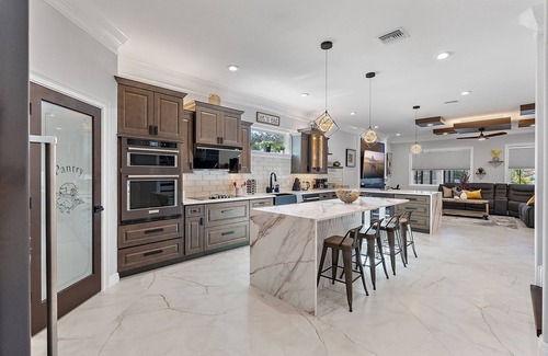 Pinellas Park Casa | Stunning house in Pinellas Park - Pool Heat Avail