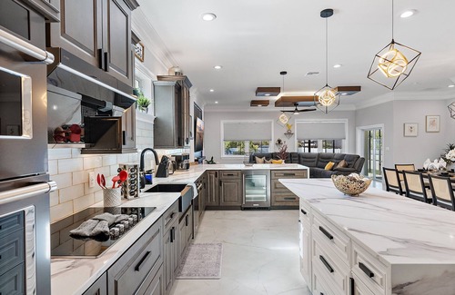 Pinellas Park Casa | Stunning house in Pinellas Park - Pool Heat Avail