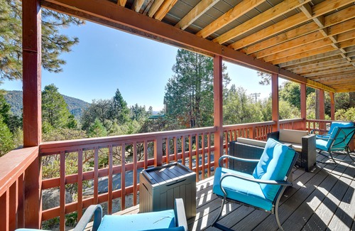 Idyllwild Cabina | Espaciosa cabaña 4BR Idyllwild con bañera de hidromasaje privada.