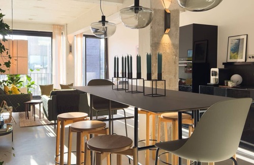 Amager Apartamento | Stunning Industrial-Style Loft by the Canals