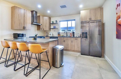 Commerce Casa | Stunning LA Dreams Bungalow between DTLA and Disney