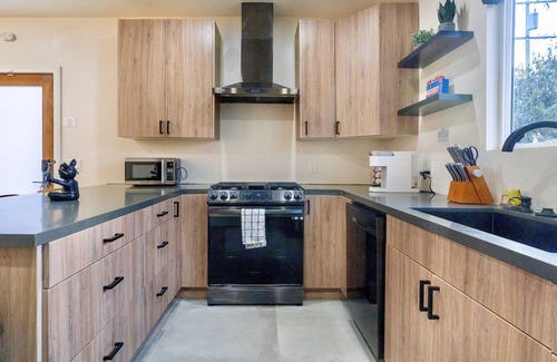 Commerce Casa | Stunning LA Dreams Bungalow between DTLA and Disney