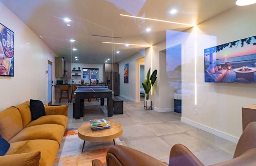 Commerce Casa | Stunning LA Dreams Bungalow between DTLA and Disney