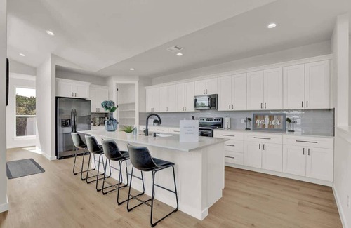 Point Venture Casa | Stunning Lake Home With Pool-beach-gym-boat Access