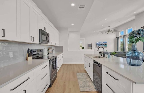 Point Venture Casa | Stunning Lake Home With Pool-beach-gym-boat Access