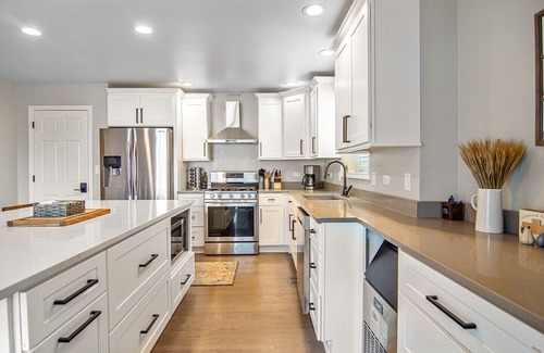 Fox Lake Casa | ¡NUEVO LISTADO! Recientemente renovado hermosa casa frente al lago 5bd / 3. 5ba