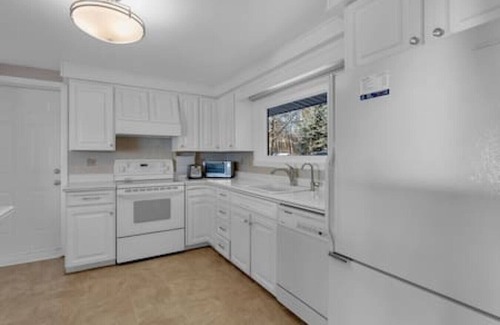Oro-Medonte Casa | Stunning Lake View & Waterfront - 4BR Cottage - 25 min to Ski Resorts