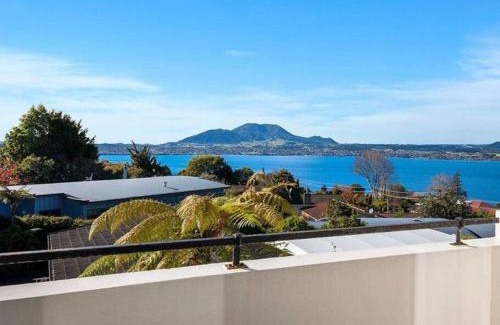 Acacia Bay Casa | Stunning Lake Views