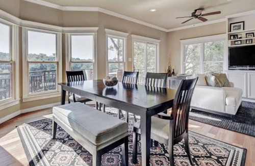 Volente Cabina | STUNNING Lakefront Cabin with HUGE outdoor patio
