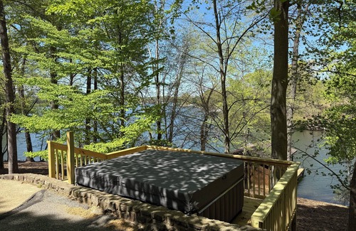 Moneta Casa | Stunning LAKEFRONT family retreat. HOT TUB,DOCK, PET FRIENDLY, COVERED BOAT SLIP