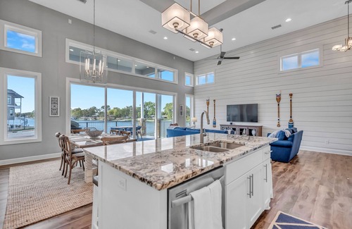 Kingsland Casa | Stunning lakefront home w/ pickleball, shared pool & sand volleyball
