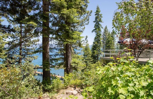 Tahoe City Casa | Impresionante finca frente al lago de 4 acres con piscina privada muelles de playa y boyas VISTAS !!!!