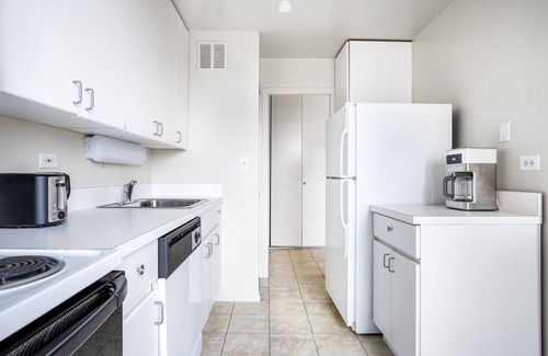 Lake View East Apartamento | Stunning Lakeview 1BR w/ Rooftop Pool, near Wrigley Field, by Blueground