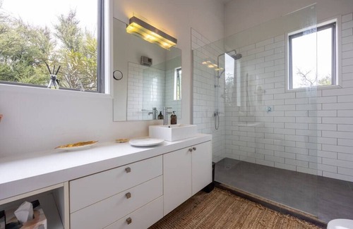 Albert Town Casa | stunning loft with mountain views of the famous Mount Iron