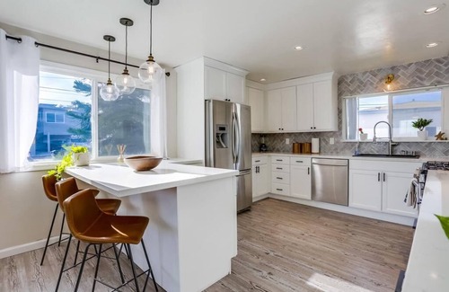 Linda Vista Casa | Stunning! Lrg Mdrn-Huge Backyard/Outdoor-Hot Tub