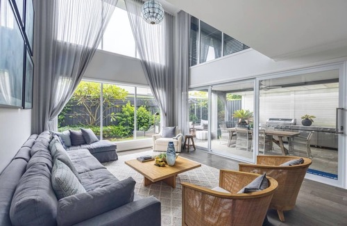 Rochedale Casa | Stunning & Luxurious 4-Bedroom Mansion @Rochedale