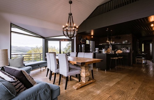 Skorradalshreppur Villa | Impresionante villa de lujo junto al lago Skorradalsvatn en el oeste de Islandia.