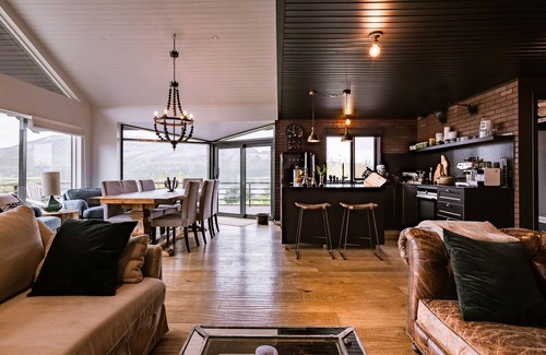 Skorradalshreppur Villa | Impresionante villa de lujo junto al lago Skorradalsvatn en el oeste de Islandia.