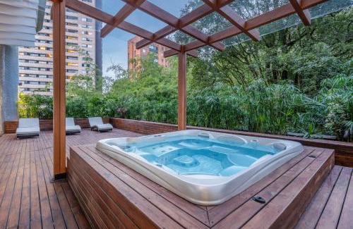 El Poblado Apartamento | Stunning Luxury Penthouse with SPA and Concierge