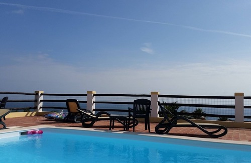 Praia da Luz Villa | Impresionante villa de lujo, piscina climatizada, aire acondicionado, vistas panorámicas al mar, WiFi, barbacoa, jardines