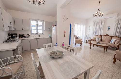 Yeni Erenkoy Casa | Stunning Mediterranean Sea View