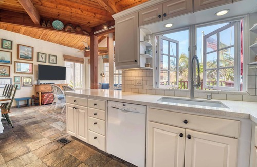Mission Beach Casa | Stunning Mission Beach Home - Steps to the Sand!
