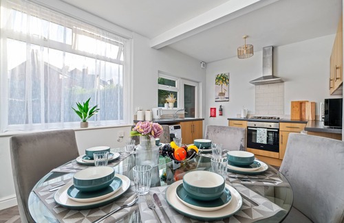 Doncaster Casa | Stunning Modern Home 4 mins from Racecourse