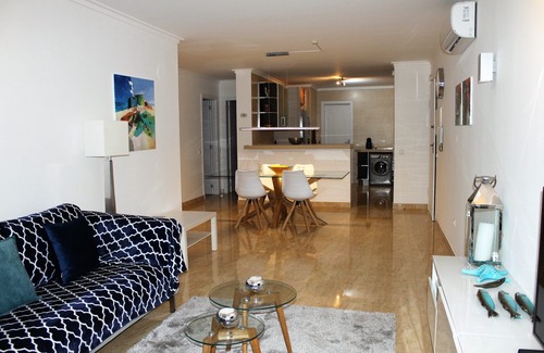 Meia Praia Apartamento | Impresionante apartamento moderno de 2 dormitorios con vistas al mar y piscina comunitaria en la azotea
