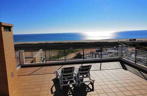 Meia Praia Apartamento | Impresionante apartamento moderno de 2 dormitorios con vistas al mar y piscina comunitaria en la azotea