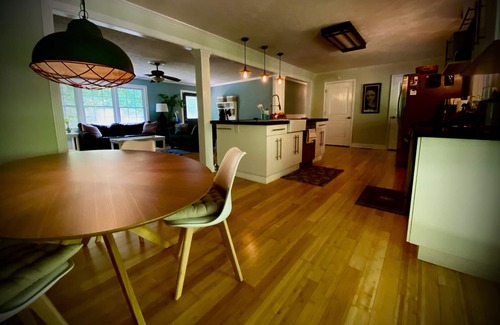 Senoia Casa | Stunning, modern and very private three bedroom. Close to Studios and Atlanta.