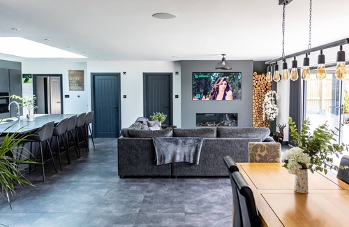Iron Acton Casa | Stunning Modern Barn sleep 24 with Hot Tub , Cinema Room and Games Room .