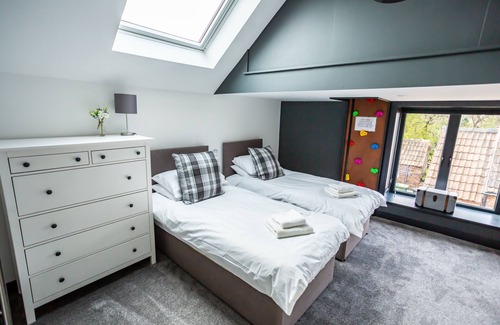 Iron Acton Casa | Stunning Modern Barn sleep 24 with Hot Tub , Cinema Room and Games Room .