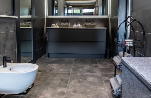 Iron Acton Casa | Stunning Modern Barn sleep 24 with Hot Tub , Cinema Room and Games Room .