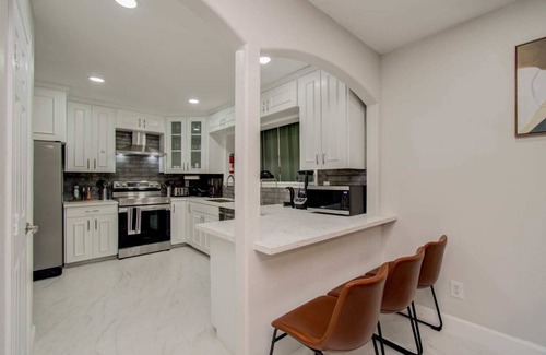 Houston Casa | Stunning Modern Dream Home, 5-BD, Sleeps 14