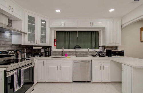 Houston Casa | Stunning Modern Dream Home, 5-BD, Sleeps 14