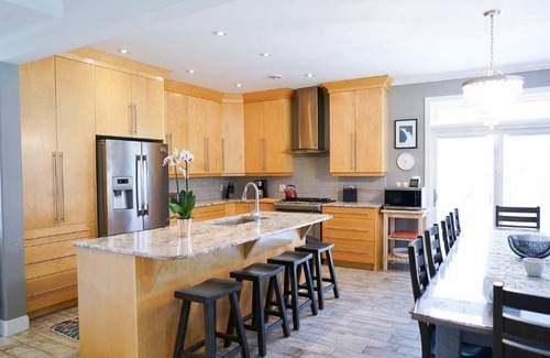 Southampton Casa | Stunning Modern Family Comfort Cottage Steps Away from Beach