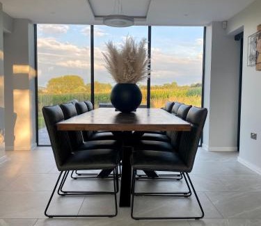 Corston Casa | Stunning modern home set in beautiful grounds.