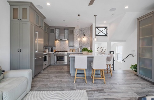 Seal Beach Casa | Stunning modern house | Minutes away from the beautiful coastline of California!