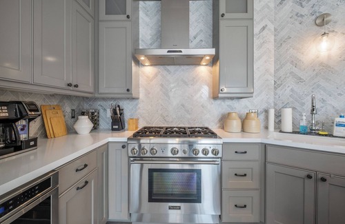 Seal Beach Casa | Stunning modern house | Minutes away from the beautiful coastline of California!